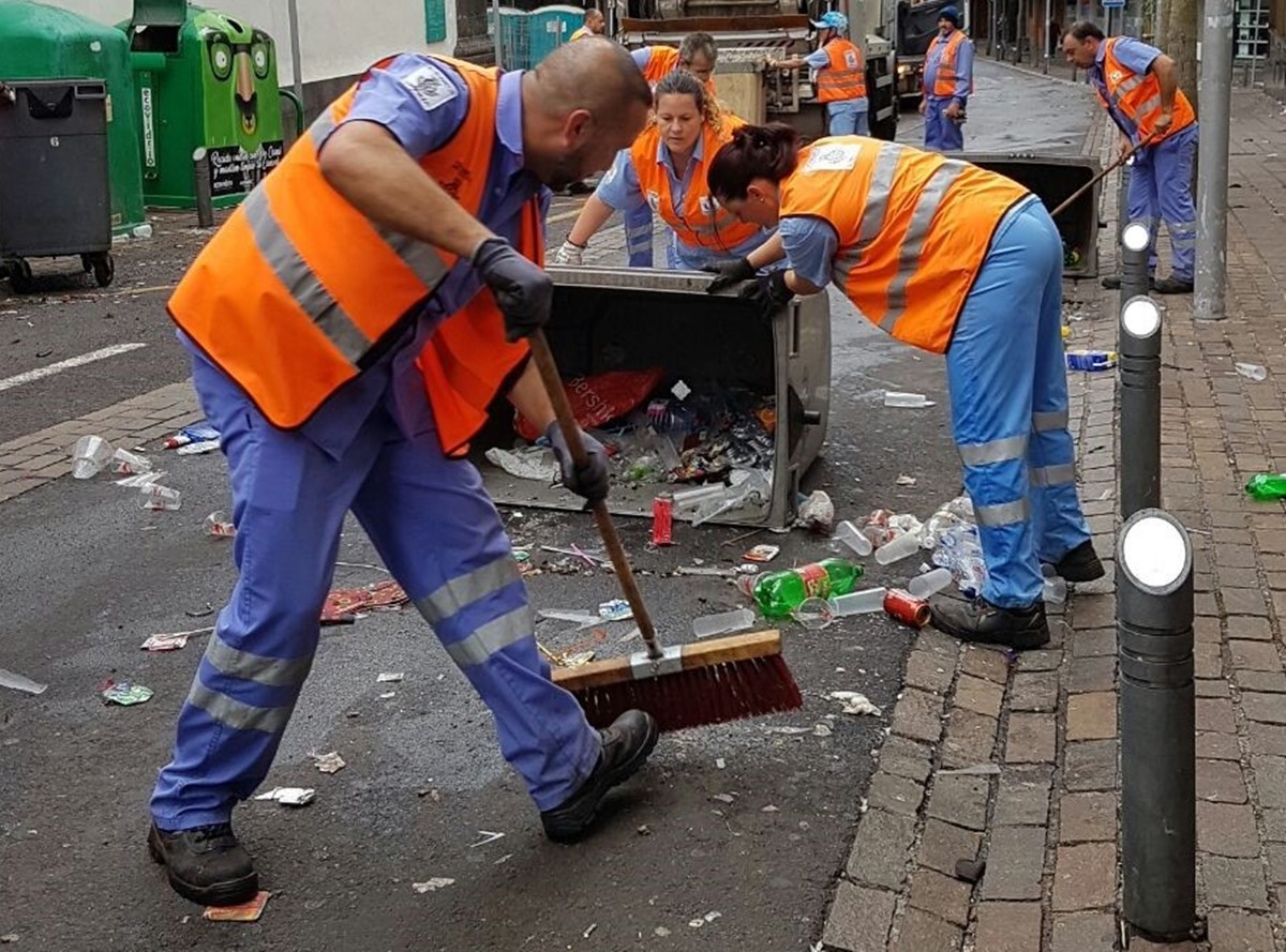 diariodeavisos's tweet photo. 🔴🔴Recogen casi 376.000 kilos de residuos y 27.440 de envases de plástico durante el Carnaval de Santa Cruz https://t.co/4LwuCISuk0 #CarnavalSC2020 https://t.co/LxlwaLJWZn
