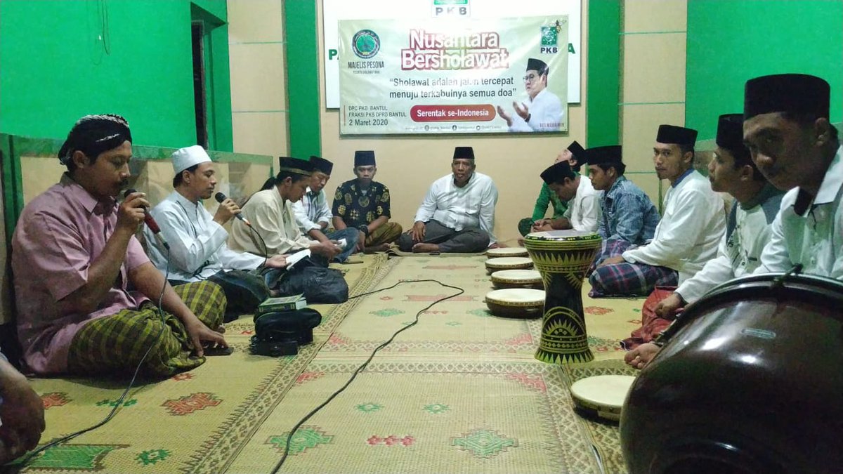 PKB1BANTUL's tweet photo. Malam ini di kantor DPC PKB Bantul. 
#NusantaraBersholawat https://t.co/vFvUkQJpKe