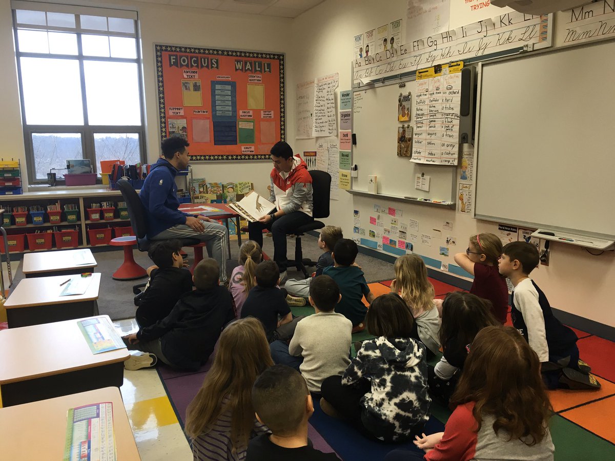 MrMurrayTJ's tweet photo. Love it when @AvonworthFB players come to #room110  for #ReadAcrossAmerica day. #HookEmLopes https://t.co/56B5yCVWm1