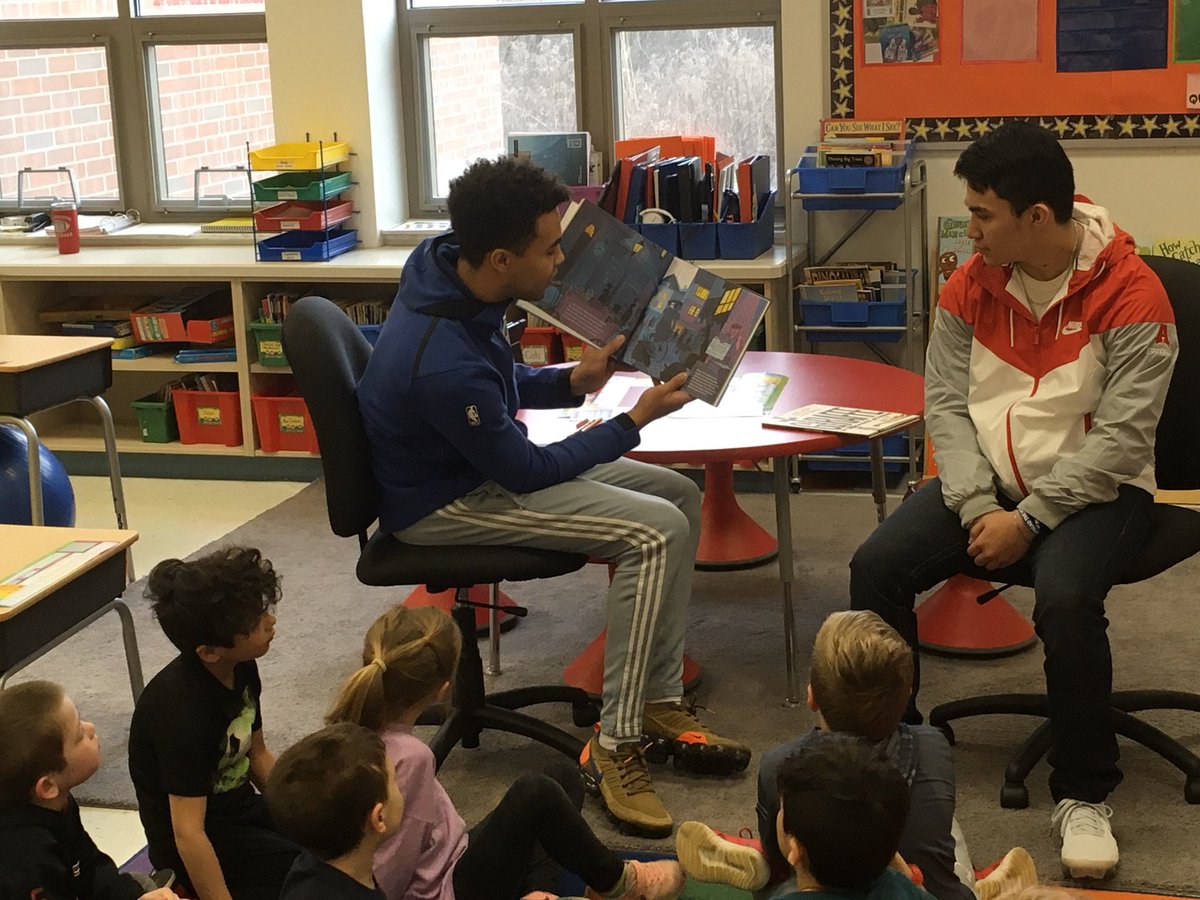 MrMurrayTJ's tweet photo. Love it when @AvonworthFB players come to #room110  for #ReadAcrossAmerica day. #HookEmLopes https://t.co/56B5yCVWm1