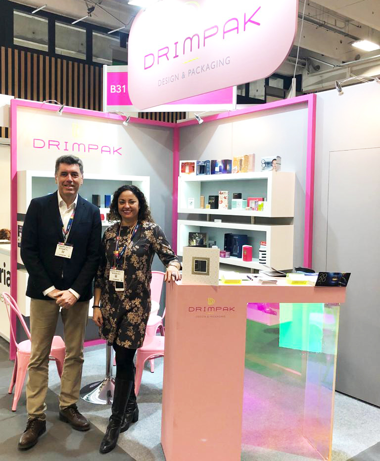 APdigitales's tweet photo. #Drimpak presentó sus novedades en #PCDParis: integración con el grupo #DocuWorld e inversión en una máquina de @HeidelbergSpain @DrimpakComunica #packaging https://t.co/vDhBKM7F4v https://t.co/5yEiFkYhdF