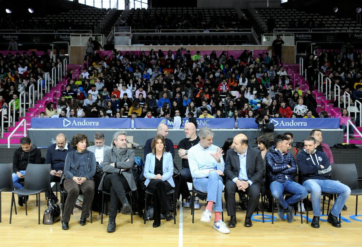 GovernAndorra's tweet photo. Sensibilitzar i prevenir l’assetjament escolar. La ministra @Estervilarrubla ha participat en la jornada ‘Actuem contra el bullying’, organitzada conjuntament per @ACBCOM, el ministeri d’Educació i Ensenyament Superior i el @morabancandorra amb aquest objectiu #GovernAndorra https://t.co/ZyUFQjKI2d