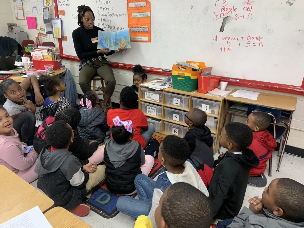 MsWinstead's tweet photo. Kicking off read across America month with a very special visit from a Henderson police officer.  Thank you Officer Terry! https://t.co/kWgAbSYAdF
