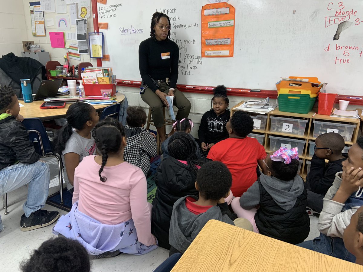 MsWinstead's tweet photo. Kicking off read across America month with a very special visit from a Henderson police officer.  Thank you Officer Terry! https://t.co/kWgAbSYAdF