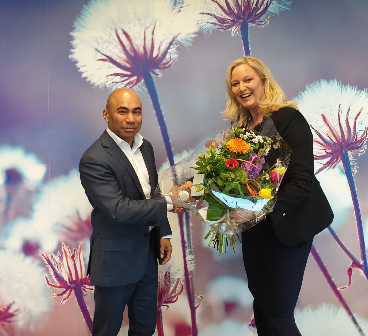 sultansofjava's tweet image. Feestelijk nieuws! Vandaag start Gianni Woearbanaran als #BusinessManager van het 21ste bedrijf onder de koepel van @thehumannetwork. Welkom en veel plezier en succes met #SociaalDomeinPartner 👉 bit.ly/2PFVB6d