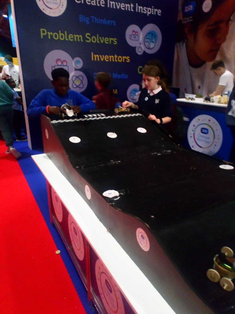 TechSpaceTweets's tweet photo. Come try out our STEAM Racers @esbscienceblast, from today until Thursday. We'll show you how to build them and see which materials make the fastest racer! #esbscienceblast #energyforgenerations #science #Maker https://t.co/ZpY9jPMoqC