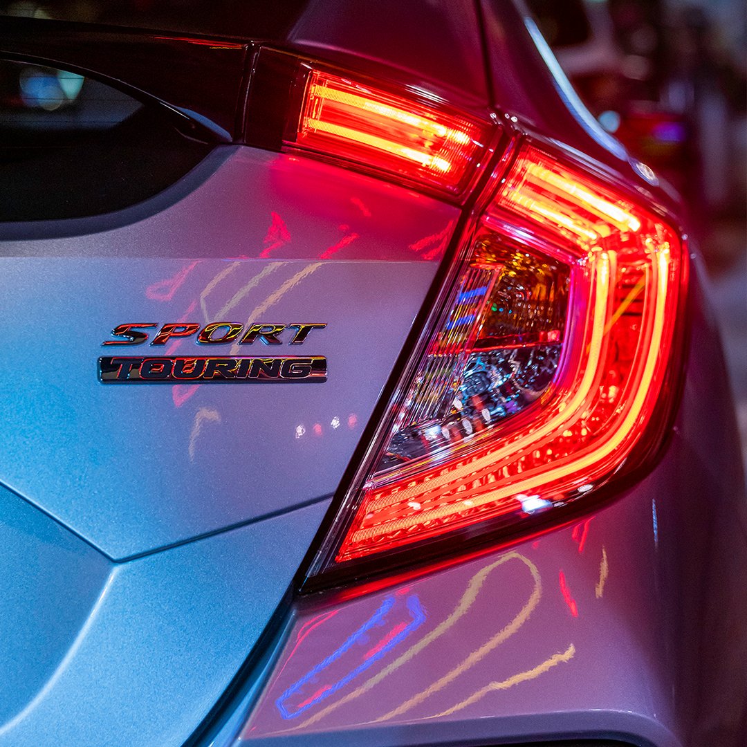 Looks that stop traffic. #CivicHatchback