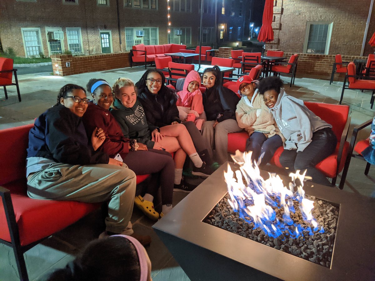 MadeiraSchool's tweet photo. Friday night fun by the fire. 🔥
#weekendsatmadeira https://t.co/Nx69gl7BvZ