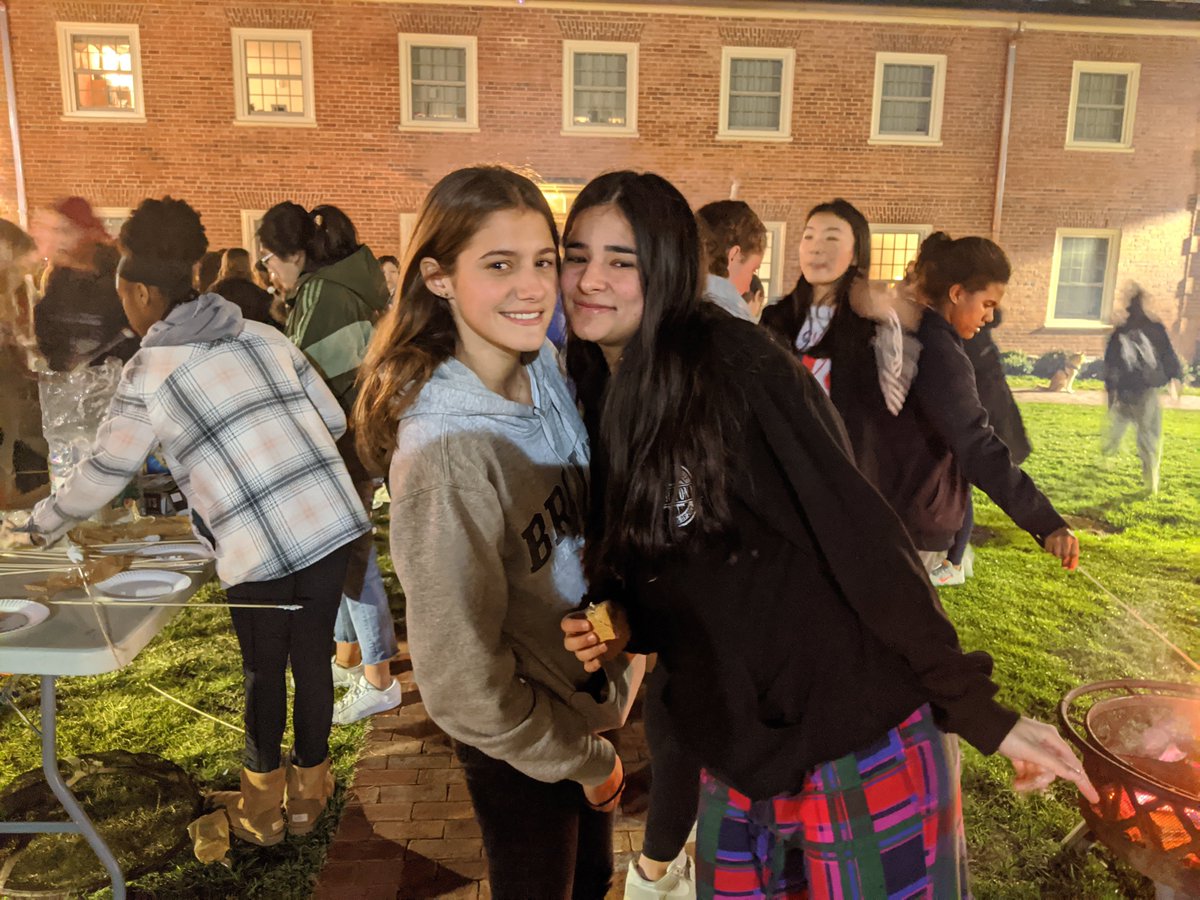 MadeiraSchool's tweet photo. Friday night fun by the fire. 🔥
#weekendsatmadeira https://t.co/Nx69gl7BvZ