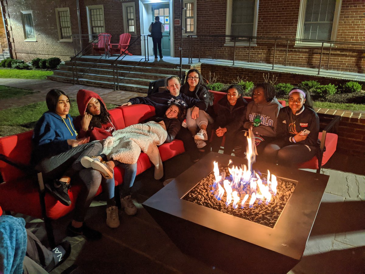 MadeiraSchool's tweet photo. Friday night fun by the fire. 🔥
#weekendsatmadeira https://t.co/Nx69gl7BvZ