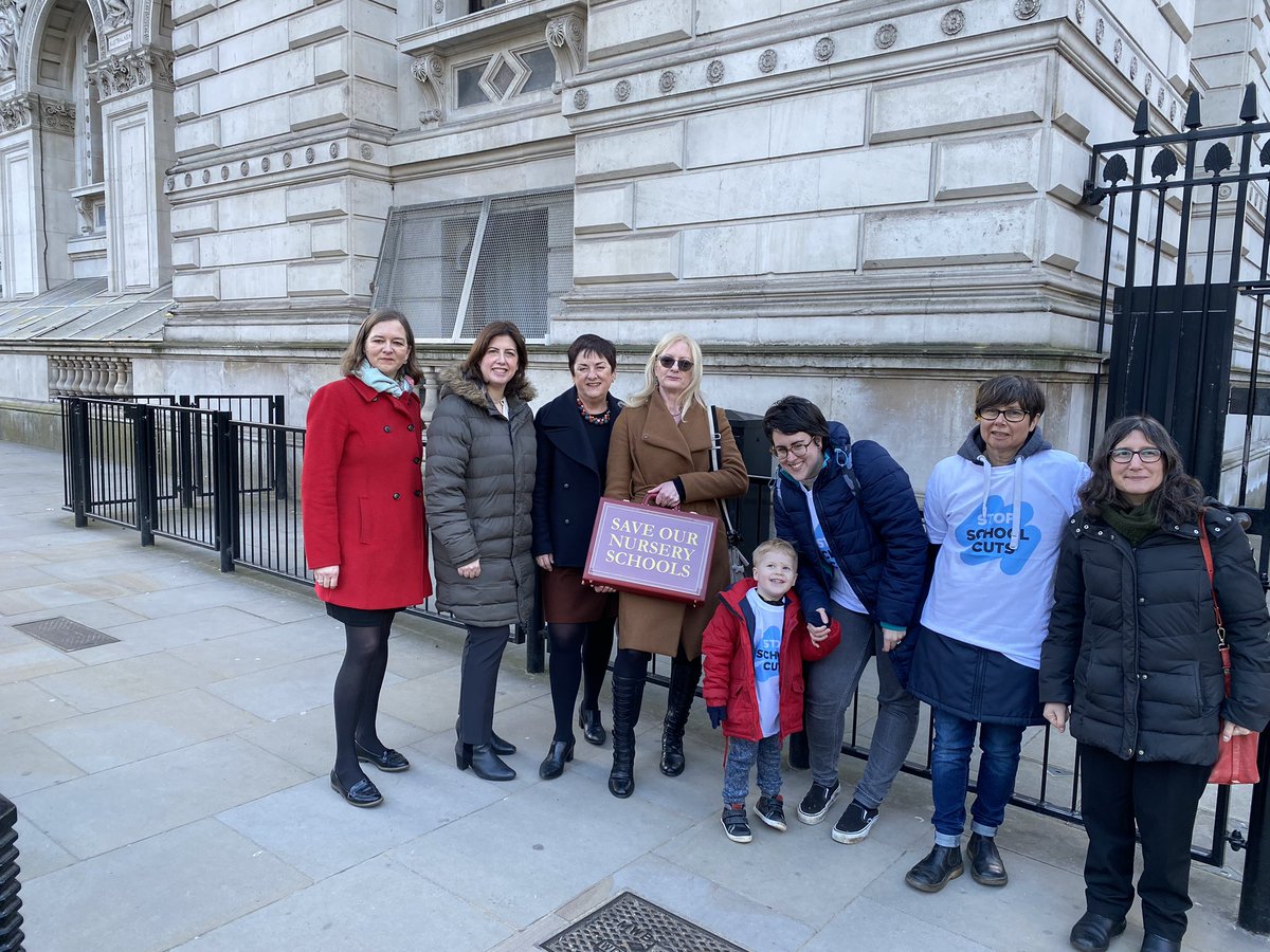 At the gates of Downing Street to hand in our #saveournurseries petition to <a href="/BorisJohnson/">Boris Johnson</a> with <a href="/LucyMPowell/">Lucy Powell MP</a>, @MaryBoustedNEU and <a href="/PutneyFleur/">Fleur Anderson MP</a>