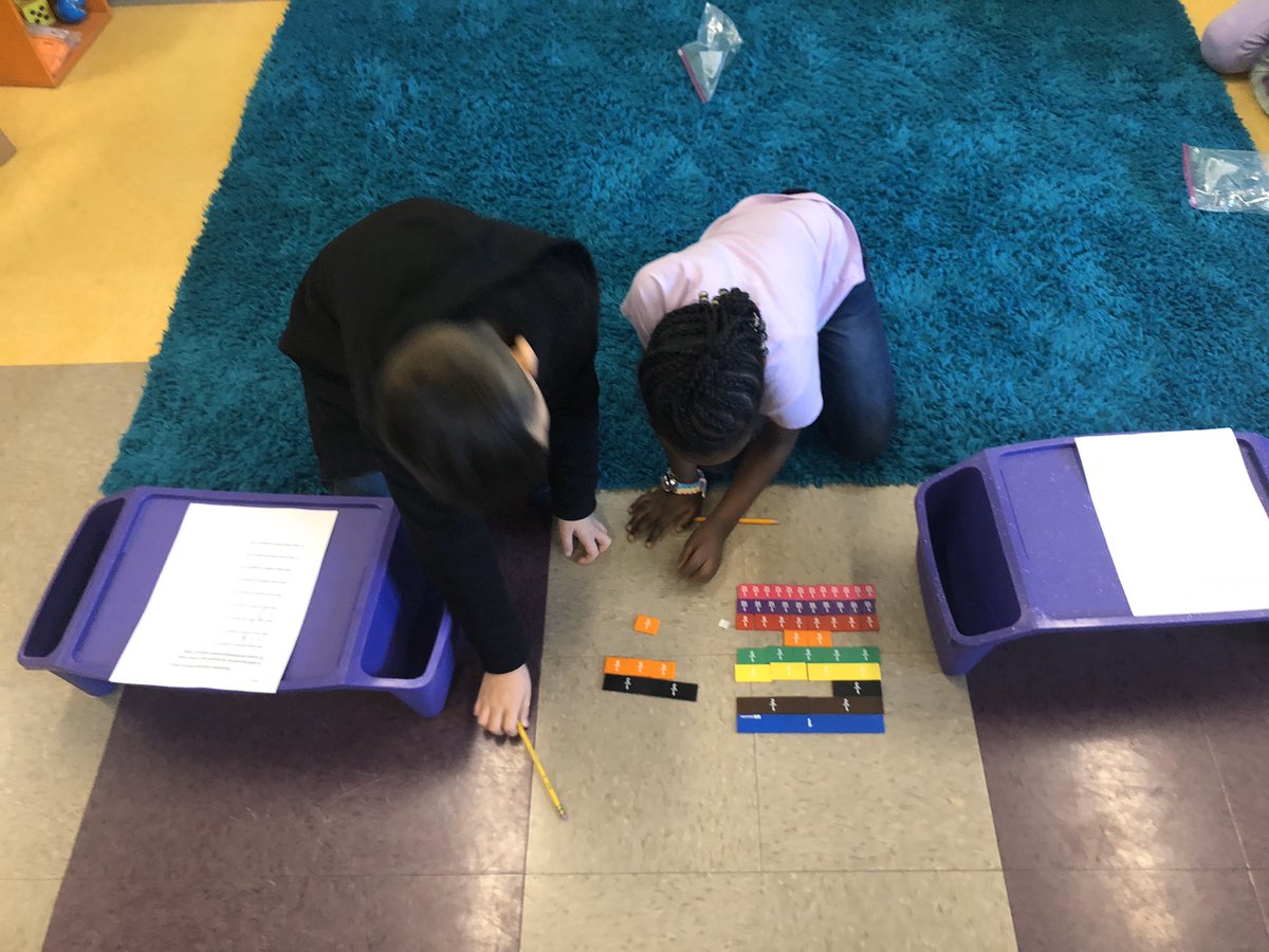 MrsHCrowder's tweet photo. Fun exploring equivalent fractions on a Monday morning! #YCSD https://t.co/522004a3eX