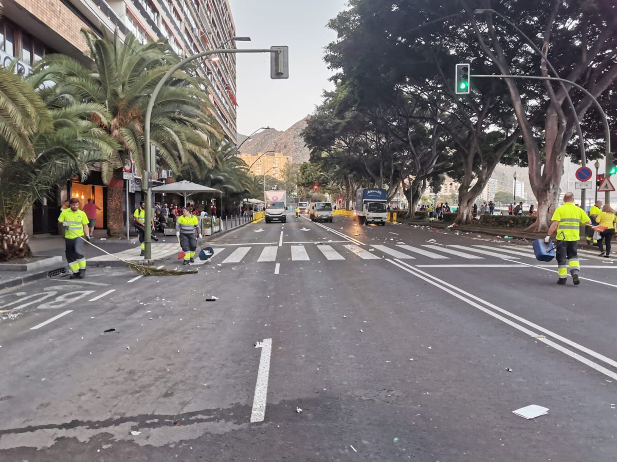Cahora's tweet photo. ♻♻ El Carnaval deja más de 370 toneladas de residuos y 27 de envases de plástico en las calles de Santa Cruz de Tenerife #Carnavalsc2020
https://t.co/73V79gFfbT https://t.co/oTpzhek5Me