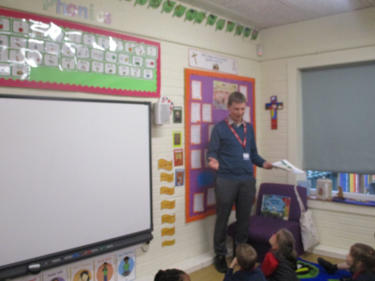 TechexUK's tweet photo. Techex was teaching in primary schools last week bringing #Spanish &amp; #Mandarin to 4&amp;5-year-olds in Wokingham as well as explaining #ComputationalThinking to teachers @ChennestoneScho as part of @BarefootComp uting's scheme promoting cross-curricular teaching of computing. #STEM https://t.co/jfYy5WQsUX