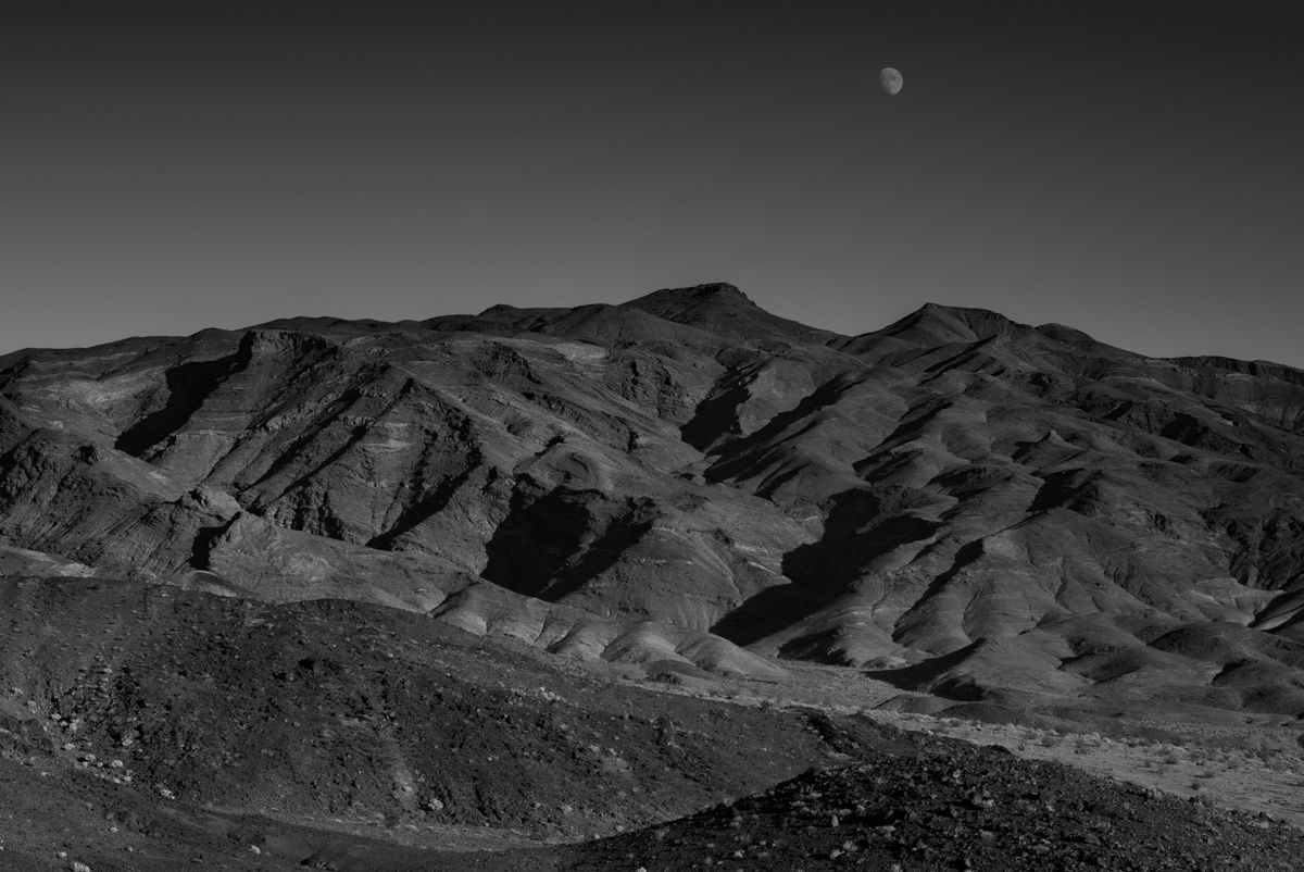 Johnbatdorff's tweet photo. Nothing like feeling you're on the moon and photographing the moon!  
#deathvalley #bwlandscape #deathvalleynps #redfilter https://t.co/uEMb8o5UY8