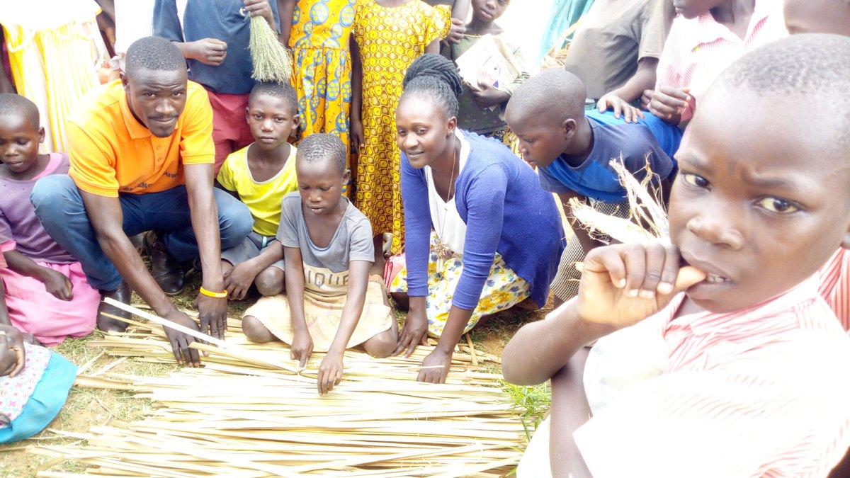 george_abedi's tweet photo. In a bid to expand opportunities for these underserved children, we teach them vocational skills that could see them earn a living. Making papyrus mats, bags, sisal ropes among others.@Kassaga4UG @TEACH4UG @C_Nabwire @TeachForAll @PhionaPraiseMu1 https://t.co/nxLMTk3FXg