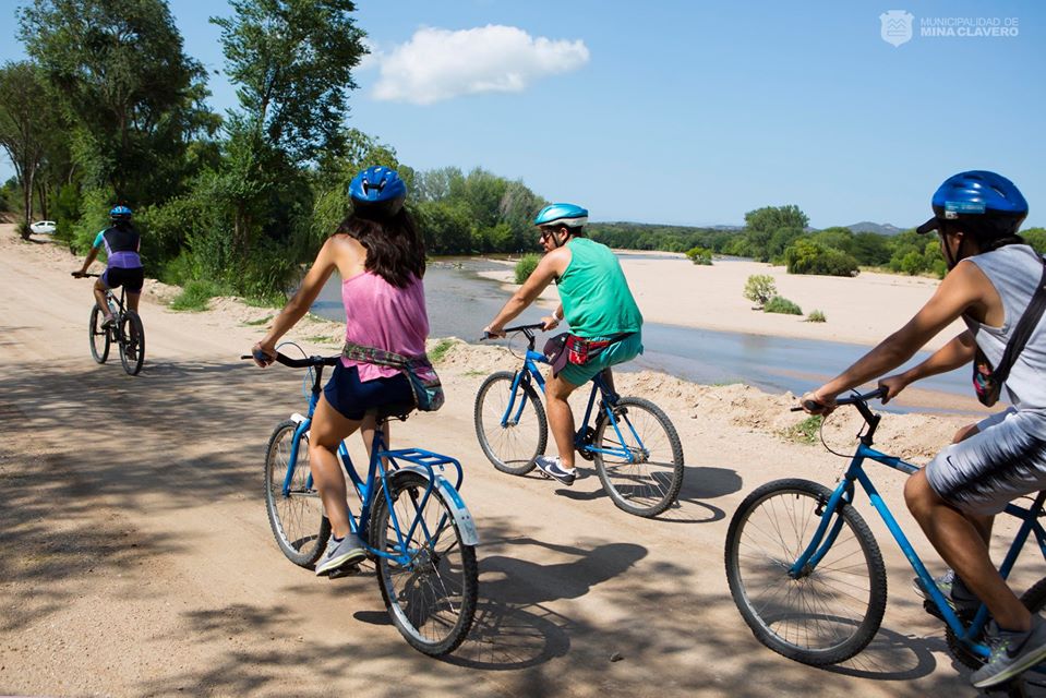 Empezamos marzo con ganas de disfrutar al aire libre y en #MinaClavero tenes varias opciones para descubrir nuestra ciudad. Cual elegís vos?
🏖Tarde de río en La Toma
🚶‍🚶‍♀️ Senderismo en Los Elefantes
🚴‍🚴‍♀️Paseo en bicicleta por costanera San Sebastian
#ExperienciaMinaClavero