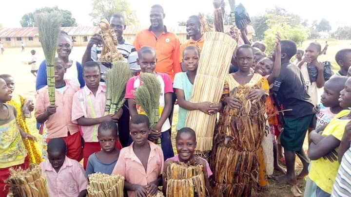 george_abedi's tweet photo. In a bid to expand opportunities for these underserved children, we teach them vocational skills that could see them earn a living. Making papyrus mats, bags, sisal ropes among others.@Kassaga4UG @TEACH4UG @C_Nabwire @TeachForAll @PhionaPraiseMu1 https://t.co/nxLMTk3FXg