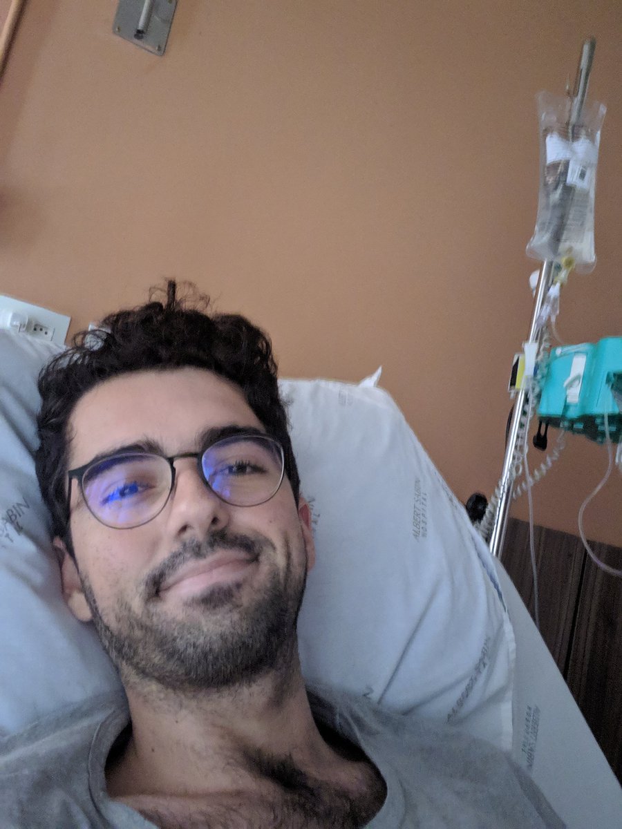 ArthurJLake's tweet image. Oi gente. Descobri uma leucemia promielocítica aguda dois dias atrás depois de sangrar 2 dias a gengiva pós uma limpeza de dentes. Hoje estou internado no Hospital Albert Sabin (Juiz de Fora/MG), leito 334. Preciso muito de doações de plaquetas e sangue! Segue a thread