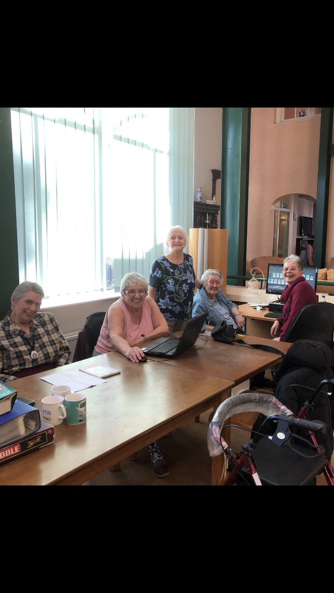 lizdisalza's tweet photo. Lovely morning #theheriotts #droitwichspa with #computerfun. Regular customers tracing their #familytree. @PlatformHousing @timplatformhg @richmoz1 @hartley_jdr @WychavonComDev https://t.co/AkjLgAPjMg