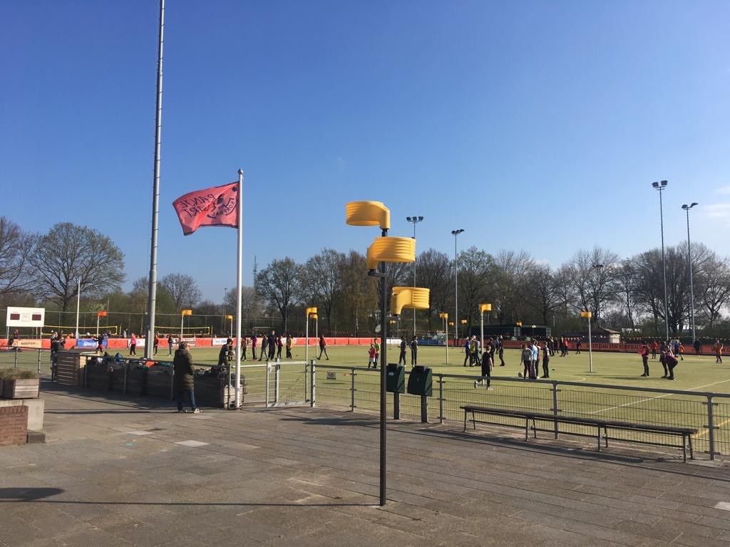 Korfbalvereniging Oranje Zwart neemt voortouw bij geven clinics op Zwolse basisscholen. holtenbroek.com/nieuws/korfbal…