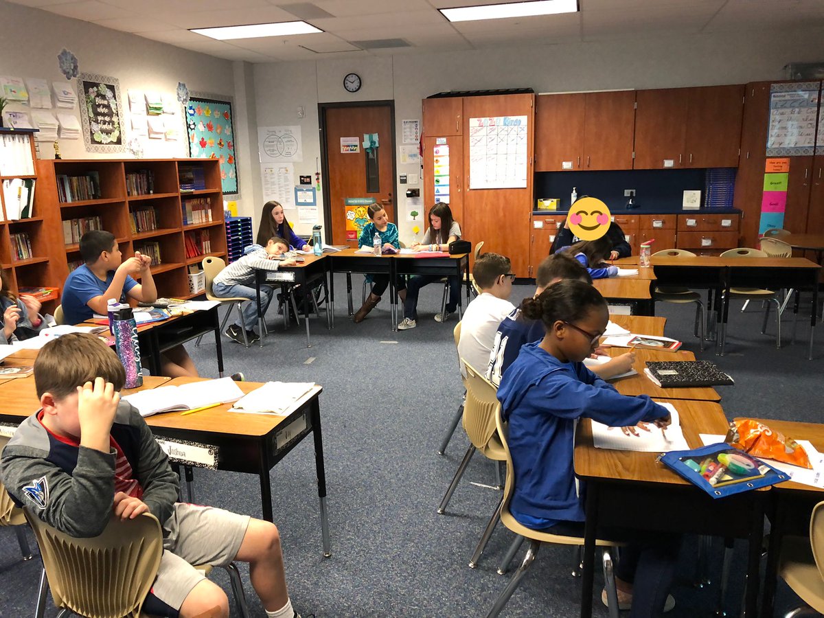CBond04's tweet photo. Learning about literary essays! 📝 @StoryFalcons https://t.co/dQSmLMKP9V