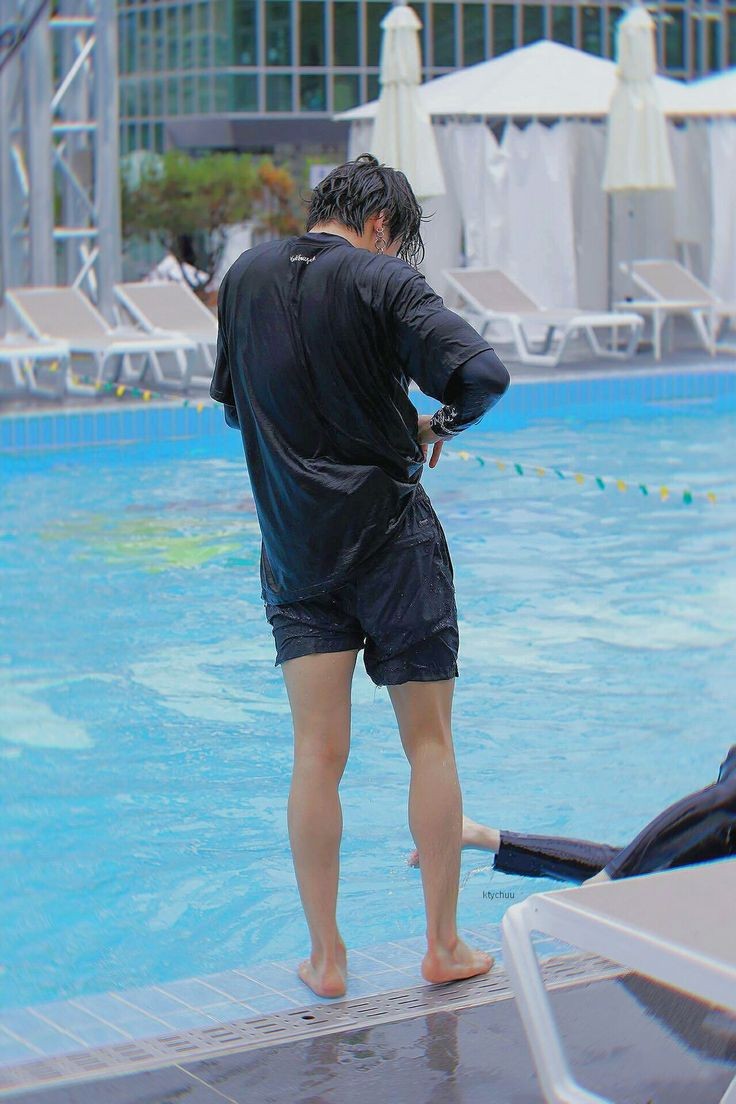 Jugkook_'s tweet photo. Que vontade de sentar nessas coxas e não sair mais🐰🥺 https://t.co/BEFeRsHrg8
