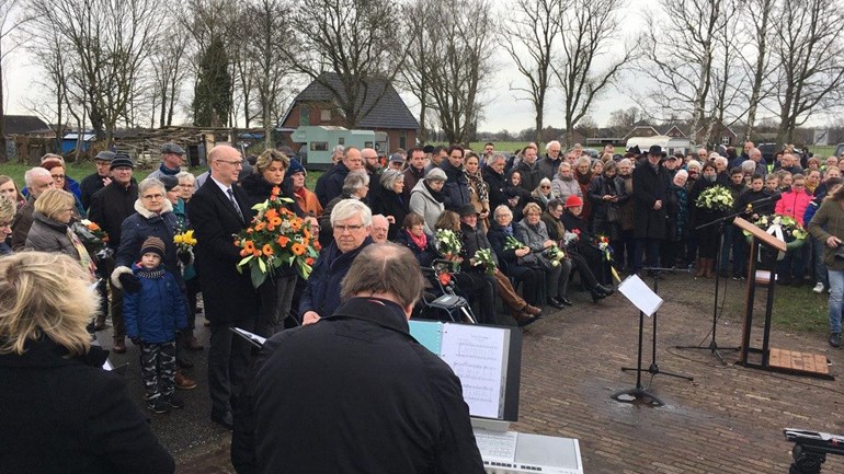 ThuisinGld's tweet photo. De klas van '61-'64 is compleet voor hun reünie mda @Gelderlandhelpt De executies Rademakersbroek herdacht bij Varsseveld, de vinder van het eerste #kievitsei en @petraOG is te gast bij opa Wilhelm die de voorleesverhaaltjes over zijn kleinkinderen nu heeft uitgegeven! https://t.co/sdUBFaZWx5