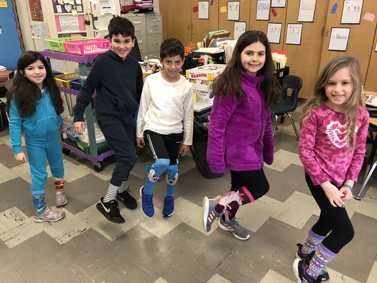 HPS_ABS's tweet photo. Kicking off Read Across America Week with “Crazy Socks” day! 🧦📚#HappyBirthdayDrSeuss #FoxinSocks #ReadAcrossAmericaWeek https://t.co/sg4eGa3mq6