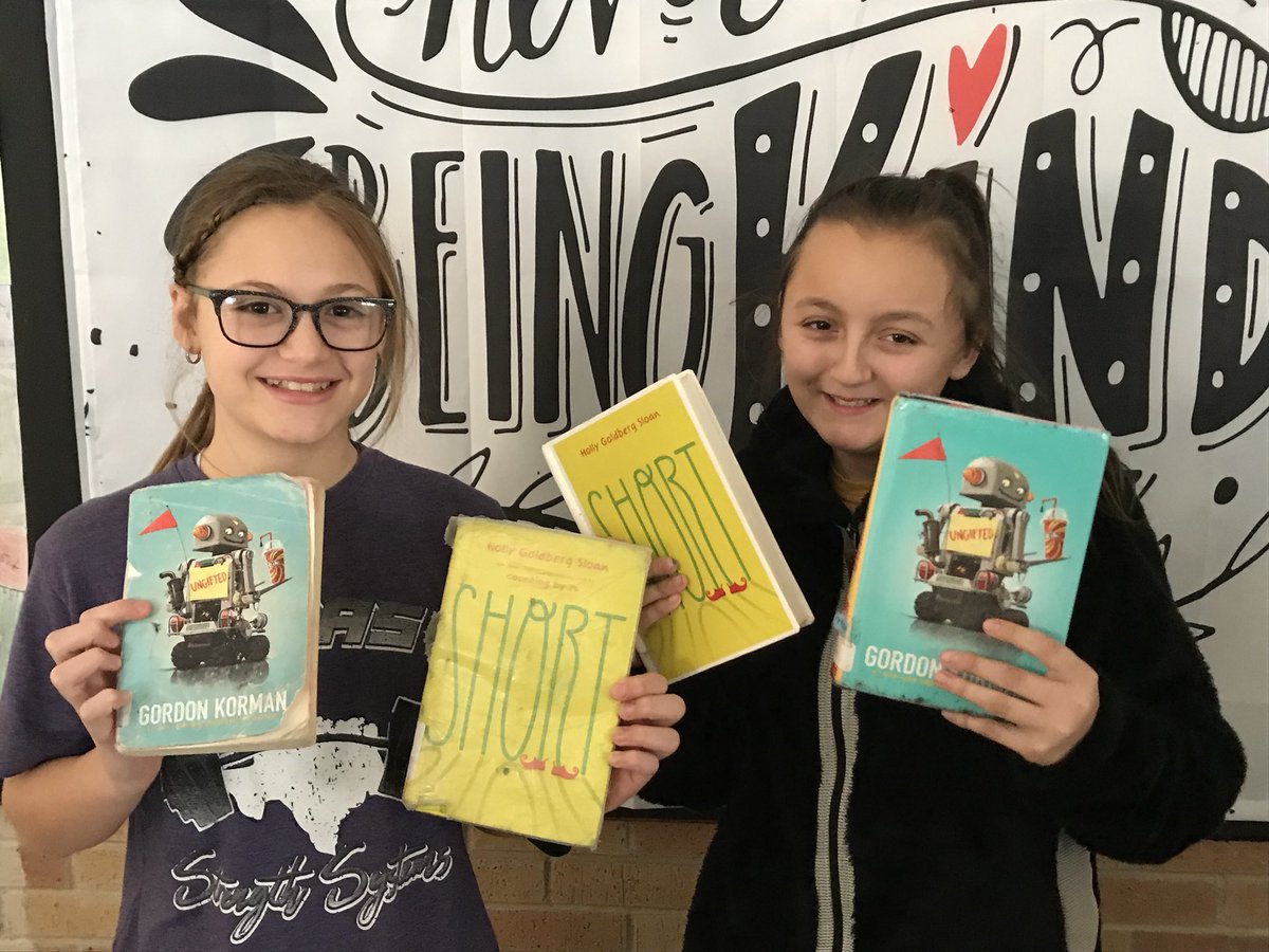 amyshe96's tweet photo. HELPing students choose good fit books!📚@LampasasMS #ThingBigLISD https://t.co/XuqtkwCKsd
