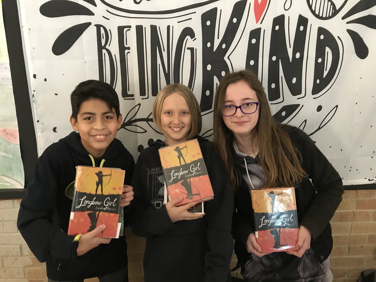 amyshe96's tweet photo. HELPing students choose good fit books!📚@LampasasMS #ThingBigLISD https://t.co/XuqtkwCKsd