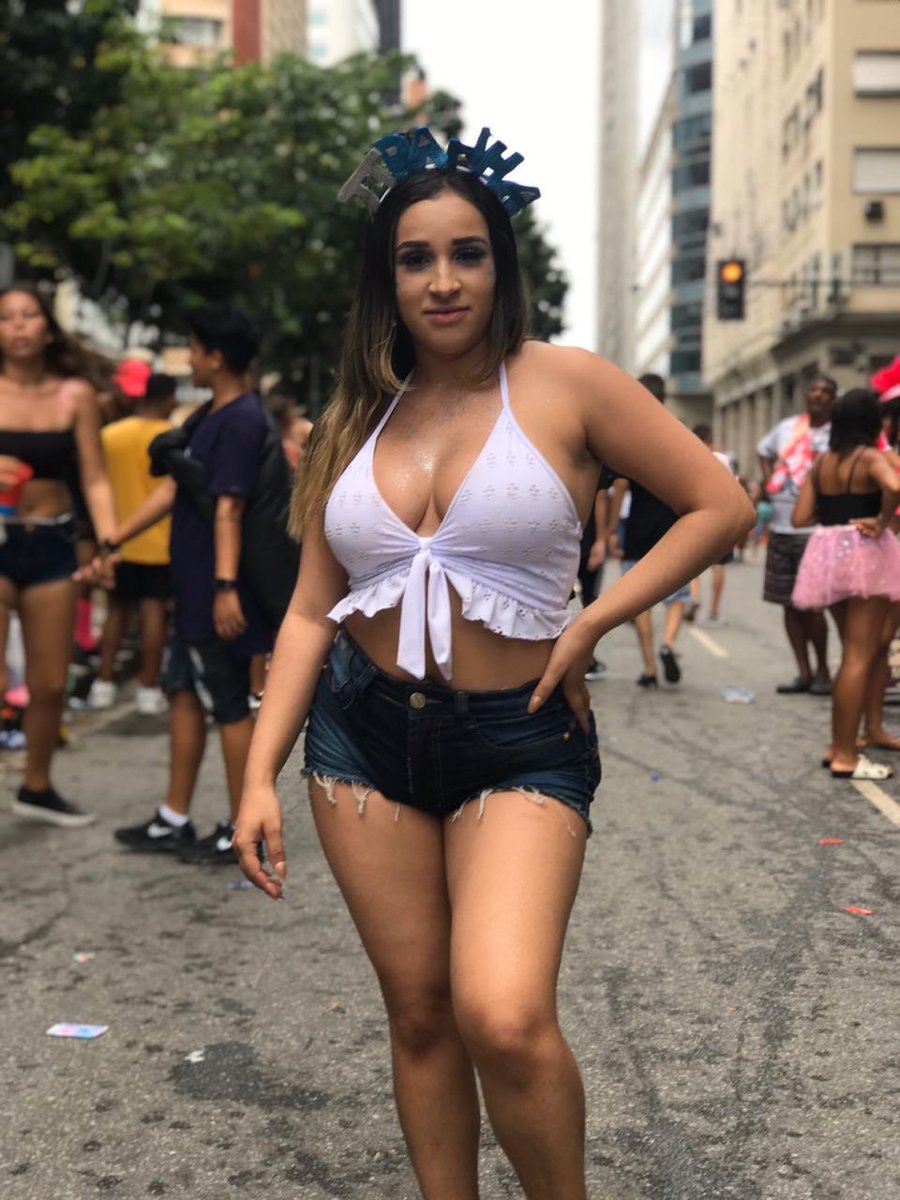 paulanalim10's tweet photo. Ainda do bloco da Anitta 💃🏼🤪
#anitta #BlocoDaAnitta #BlocoDasPoderosas https://t.co/5KlreyW4Q7