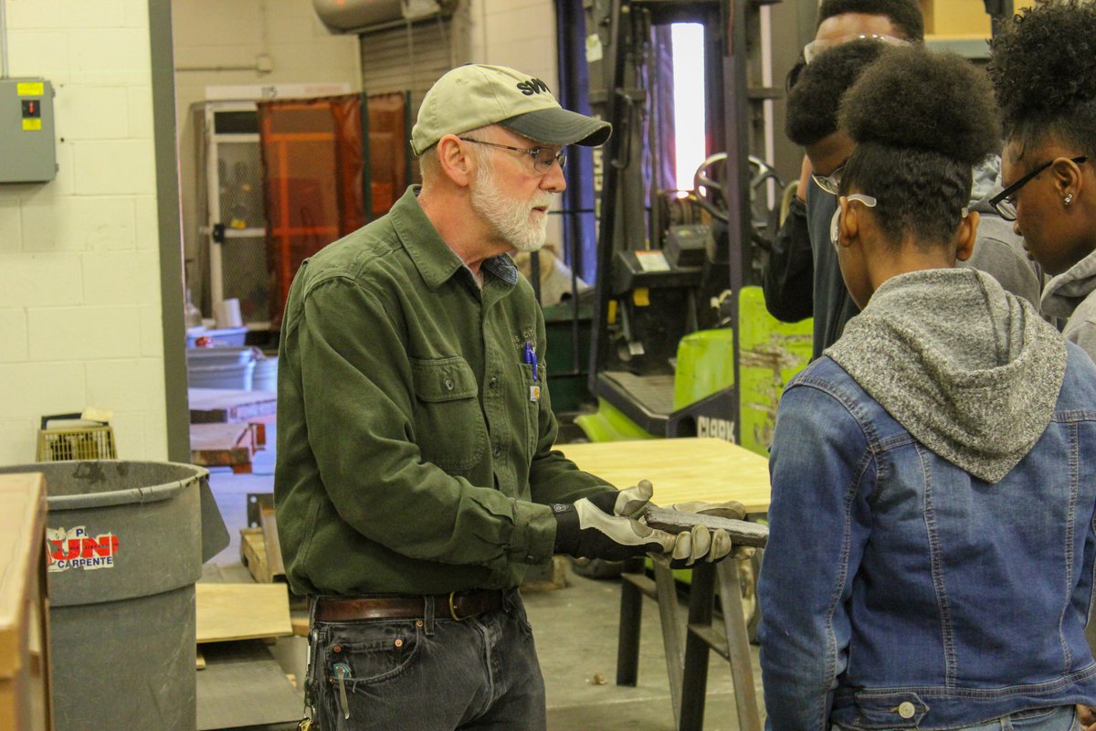 KCIEdgemoor's tweet photo. Thanks to Councilwomam @Robinson4kc and @STLKCCRC for inviting us to be a part of Central High School's recent field trip. Instructors and apprentices shared their experiences with the students before walking them through several hands-on stations.
#BuildKCI https://t.co/QF1snhgvHW
