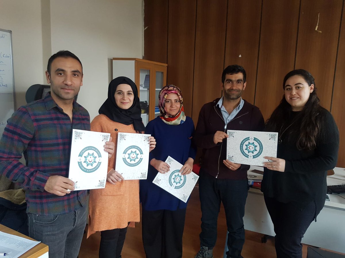 cldrnproje's tweet photo. #KodlaÇaldıran projesi ile farklı branşlarda öğretmenlerimiz 1. grup Kodlama Eğitici Eğitimlerini başarılı bir şekilde tamamladılar.Genel koordinatörümüz tarafından kendilerine belgeleri takdim edildi. Eğitimlerimiz 2. grup ile devam etmekte.
@VanilMem 
@valibilmez 
@DAKA_org_tr https://t.co/kRswANnVf7