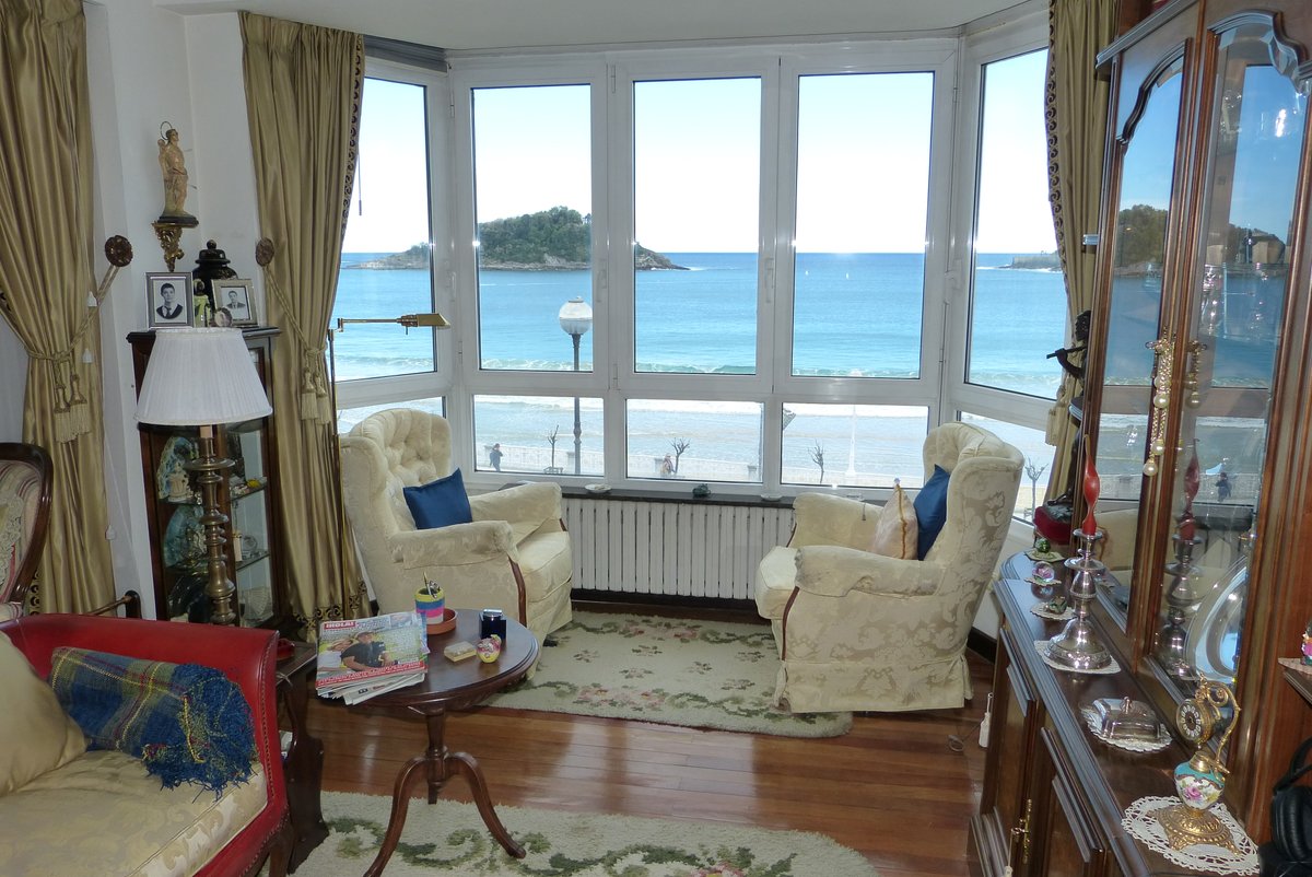 BurutaranInmo's tweet image. Z31926 Vivienda con espectaculares vistas a la playa de la Concha. Edificio con ascensor y aparcamiento.

bit.ly/2x3P9zo

#Donostia #SanSebastian #Miraconcha #CasaEnVenta #Inmobiliaria #GrupoExin10 #RealEstate #Decoracion #HomeStage #Homestaging #Staging #StagingHouses