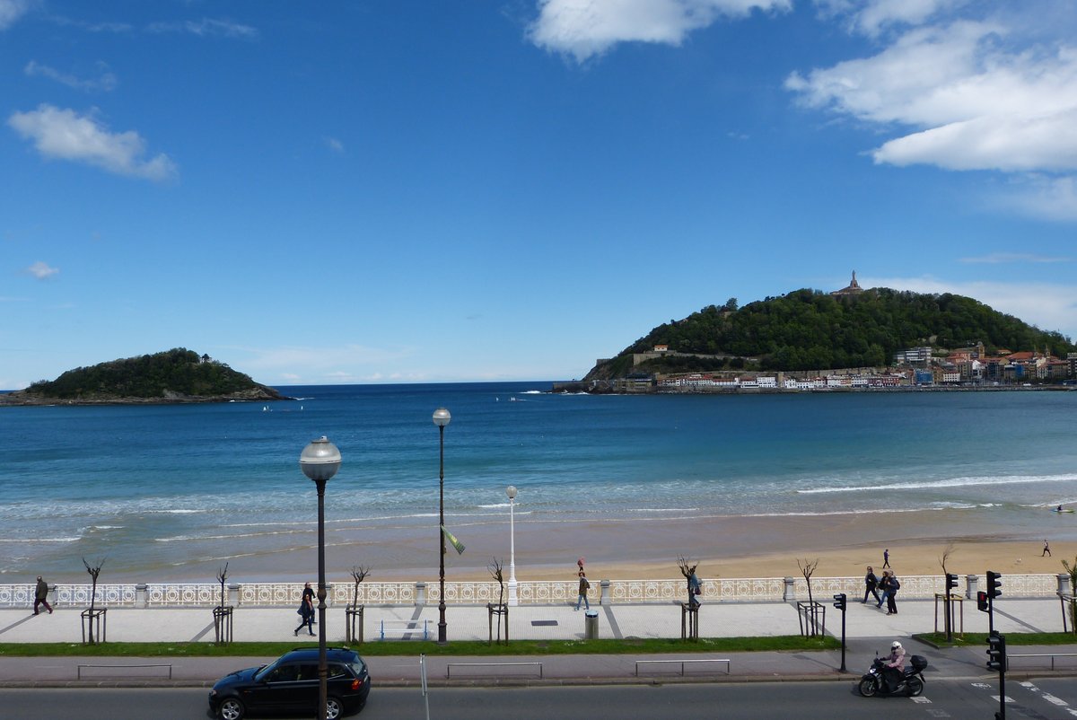 BurutaranInmo's tweet image. Z31926 Vivienda con espectaculares vistas a la playa de la Concha. Edificio con ascensor y aparcamiento.

bit.ly/2x3P9zo

#Donostia #SanSebastian #Miraconcha #CasaEnVenta #Inmobiliaria #GrupoExin10 #RealEstate #Decoracion #HomeStage #Homestaging #Staging #StagingHouses