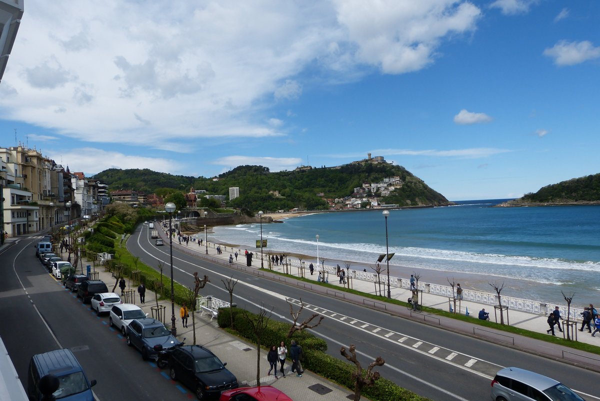 BurutaranInmo's tweet image. Z31926 Vivienda con espectaculares vistas a la playa de la Concha. Edificio con ascensor y aparcamiento.

bit.ly/2x3P9zo

#Donostia #SanSebastian #Miraconcha #CasaEnVenta #Inmobiliaria #GrupoExin10 #RealEstate #Decoracion #HomeStage #Homestaging #Staging #StagingHouses
