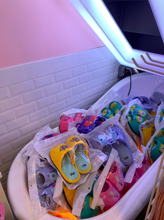 Kosette1's tweet photo. Our bathtub full of #BT21 mesh slippers for your comfortable #bts needs 🤎😛 #BTSARMY #BTSComeback2020 https://t.co/iZALS8OnSA