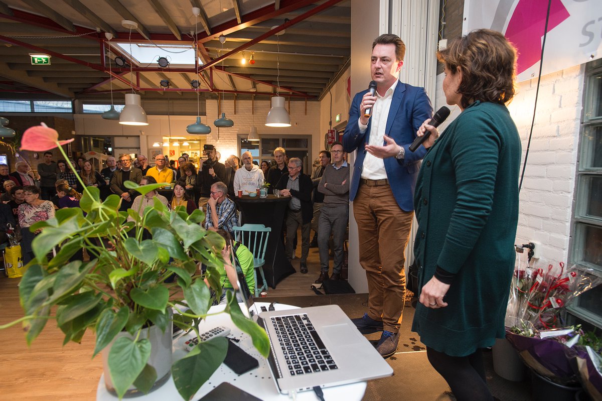 StadslabBreda's tweet photo. De sfeerimpressie van de première van de film Stad van Straks in het Bredase ontmoetingscentrum De Sleutel vind je op https://t.co/Jvo2oCIdnO. Alles over Stad van Straks: https://t.co/8QZNSwyZ5F https://t.co/Hi0kqvdkm0