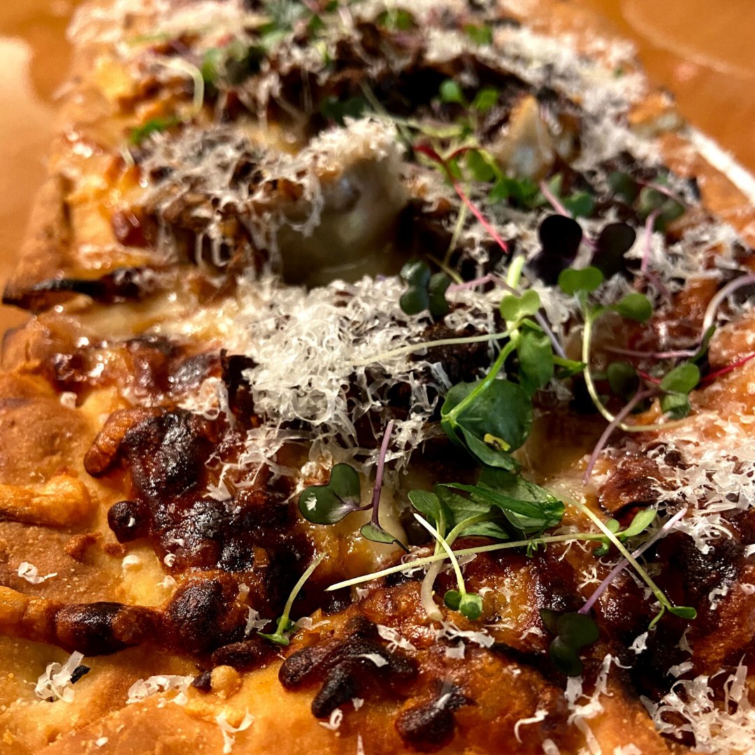 MarketOnHouston's tweet photo. BBQ Brisket Flatbread. Sliced red onion, roasted brisket, tangy BBQ sauce. #MOH https://t.co/5AaftmfH22