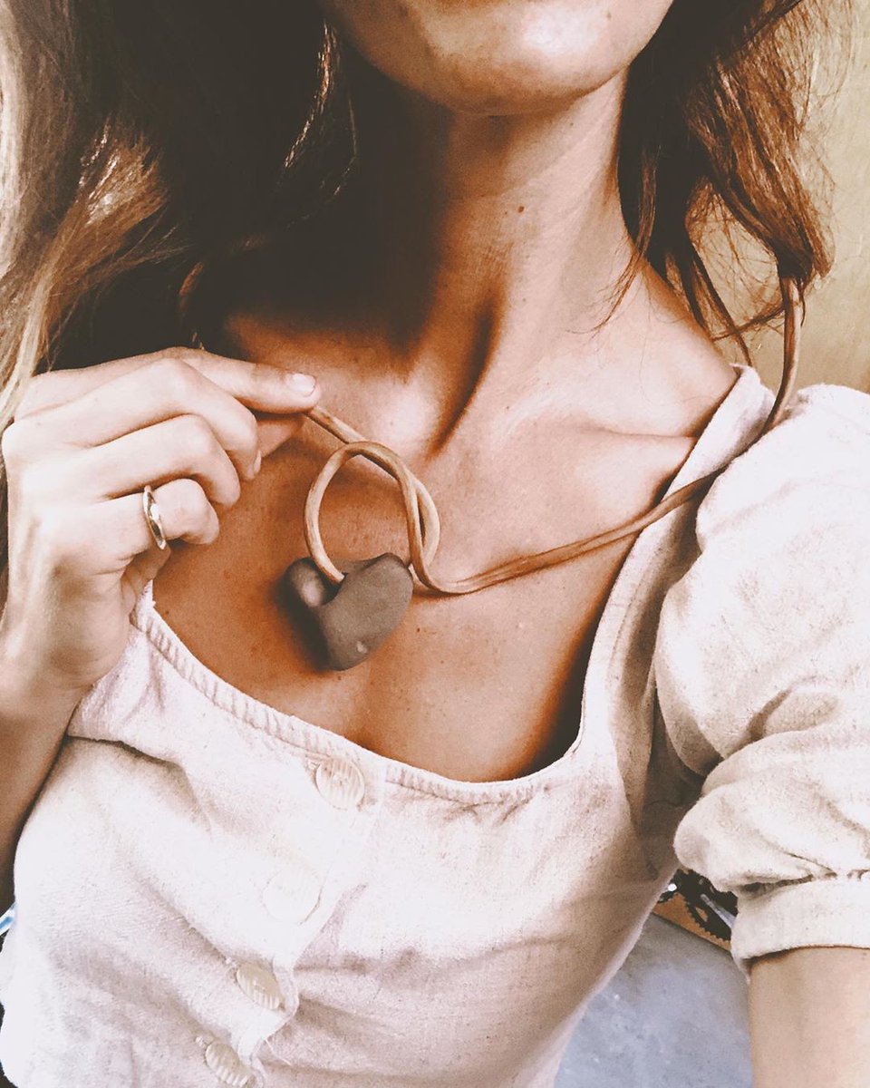 Our favorite top perfectly accessorized with a treasure from the sea. Photo via <a href="/kendrasmoot/">kendra smoot</a>
bit.ly/2RVgptz