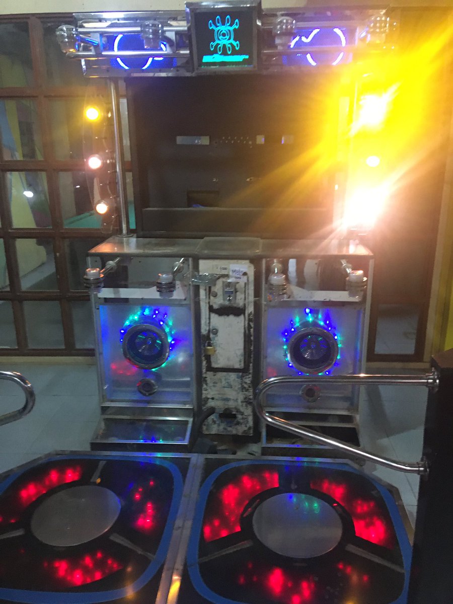 Echo_DNG's tweet photo. The last weekend I found this beauty in a place during my vacations.... an original Ez2Dancer Arcade, without screen, but all the leds and the audios was functional. It is sad to see an arcade in these conditions ): #Ez2Dancer #Bemani #DanceDanceRevolution #PumpitUp https://t.co/xVMRgKrBq4