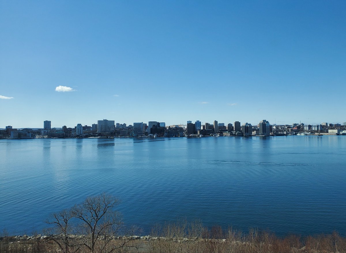 KianaCharley's tweet photo. Crazy to compare different parts of the province. It's beautiful in Dartmouth compared to a photo my Dad sent yesterday #pr6006 https://t.co/sKfZsTrtNK