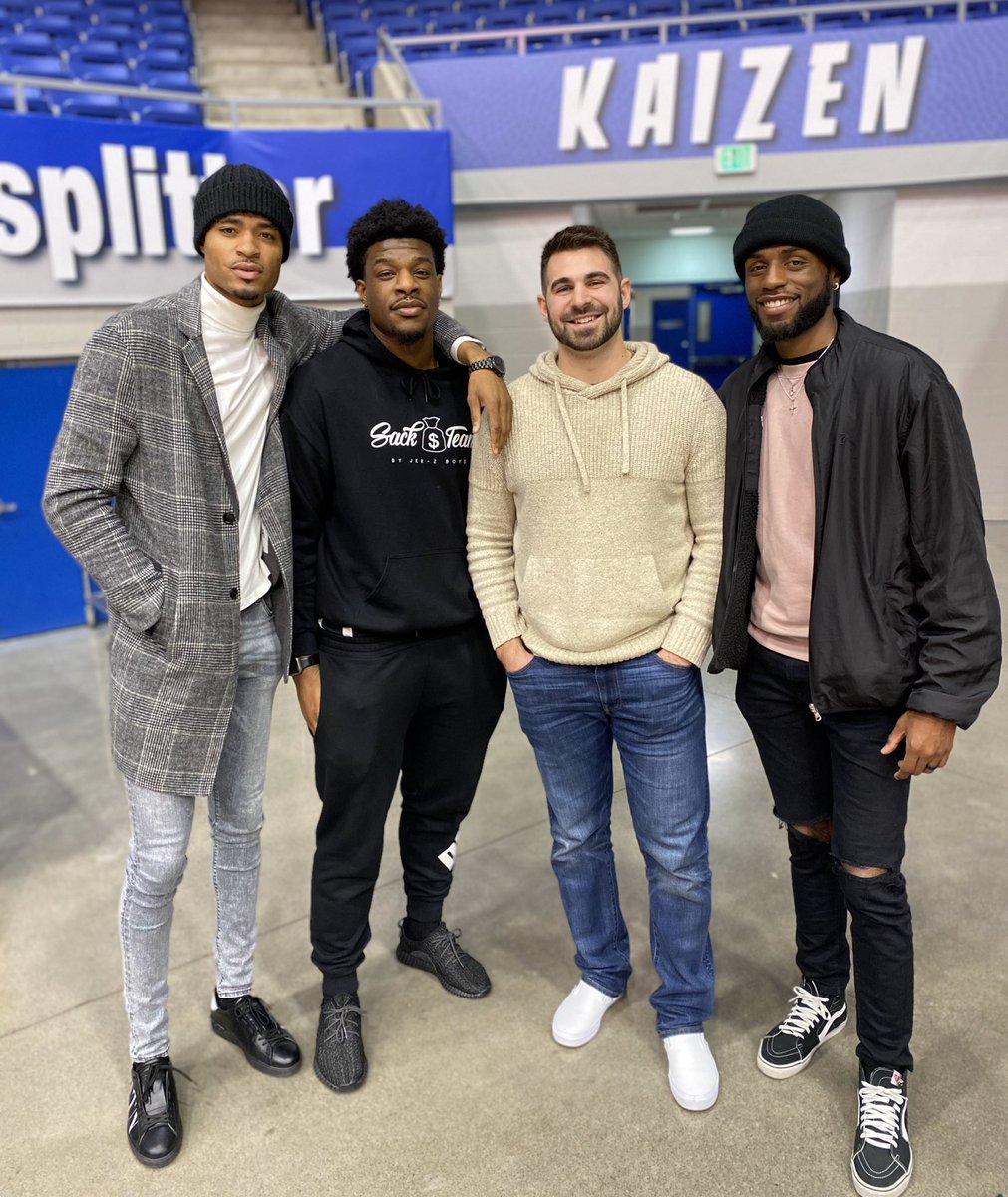 LMUMBB's tweet photo. It’s always GREAT to have our #LMUMBB Alumni come back &amp; show their support for our program. 

These guys played in Final 4’s &amp; in the @NCAADII National Championship Game!! 

Complete Winners in our program &amp; winning in LIFE!! 

#GoSplitters https://t.co/INSkEaabPw