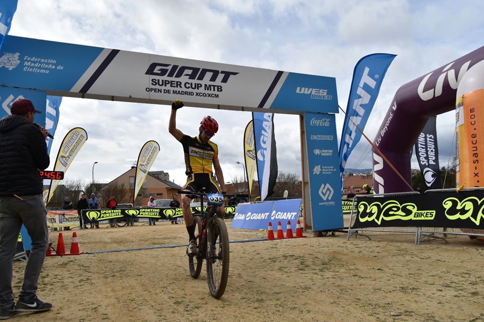 FMCICLISMO's tweet photo. Muriel Bouhet y José María Cristóbal se imponen en el Open de Madrid de rally en Alpedrete: https://t.co/LtrkzkprVq

#GiantSuperCupXCO20 https://t.co/1LH2BePDJC