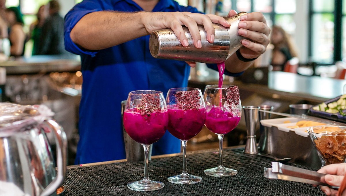 FronteraCocina's tweet photo. Throwing it back to this gorgeous beverage, the La Peninsula! Although she's in retirement, we still can't help but revel in her beauty. 🤩 Who would like to see this drink make a comeback?

#TBT #Throwback #ThrowbackThursday #PinkDrink #ComebackKid https://t.co/0XXM0tUumE