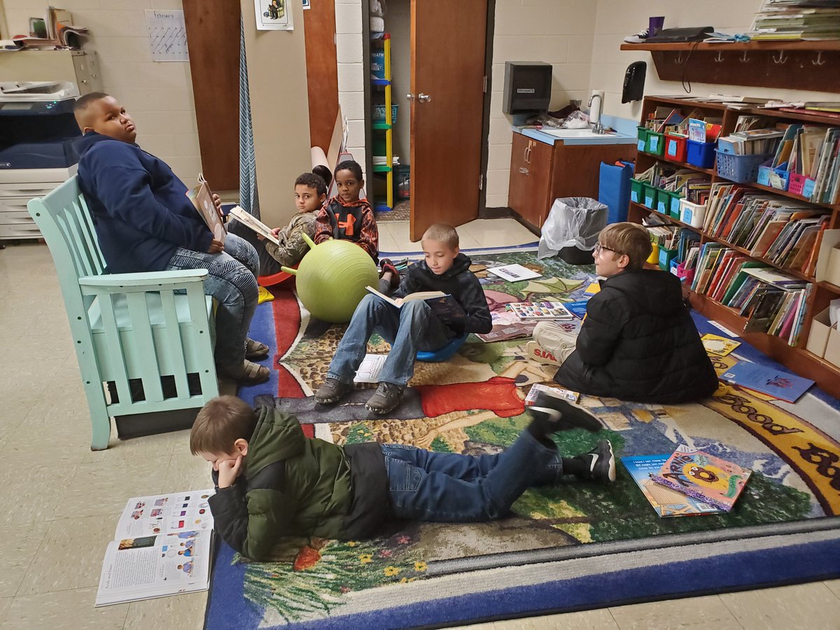 Mrs_Sparks_Sped's tweet photo. Some pictures of our amazing Riverside Readers on Read across America day!!! @resducks @SpEdMCPS @MauryCoSchools https://t.co/SVMe06mPWk