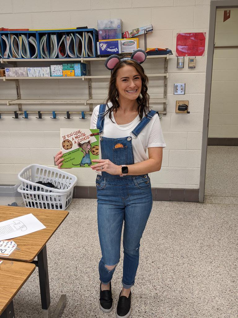 targetandteach's tweet photo. Kicking off reading month @RedMillES! 
#readingmonth #bookcharacterday #ifyougiveamouseacookie #redmillrocks @RMESPrincipal @NclKeros https://t.co/jLWigBvfsW