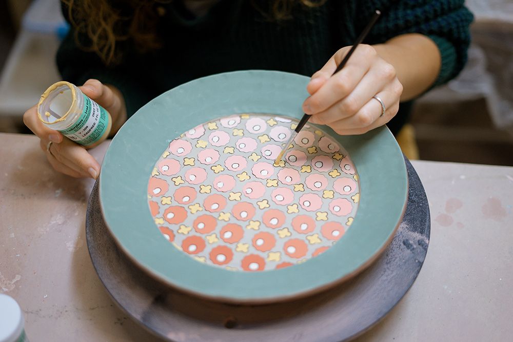 OdysseyClaywork's tweet photo. Counting down to our first #NCECA exhibition Myth, Memory, And the Mind by highlighting some of our artists! Sara Ballek is one of our Resident Artists and is known for her colorful functional ceramics 😍
#NCECA #NCECA2020 #multivalent #multivalentnceca #ncecarichmond https://t.co/LoOhR3VASN