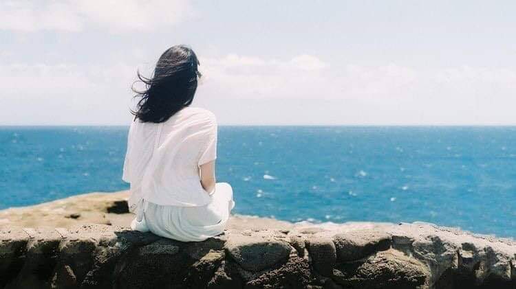 ئەو سەردەمە تەواو بوو كە دەوترا
"ھاوڕێ لە كاتی پێویستدا دەركەوێ"
ئێستا ئەم سەردەمەیە كە
"ھاوڕێ لە كاتی پێویستدا لە دەستی ئەیەی"

🖤